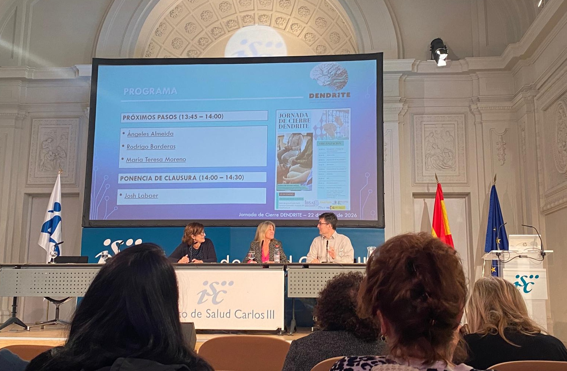 De izquierda a derecha, Teresa Moreno-Casbas, directora de Investén-isciii; Ángeles Almeida, subdirectora del IBSAL, y Rodrigo Barderas, científico titular de la UFIEC-ISCIII, los tres investigadores principales del proyecto, en un momento de la jornada celebrada en el ISCIII.